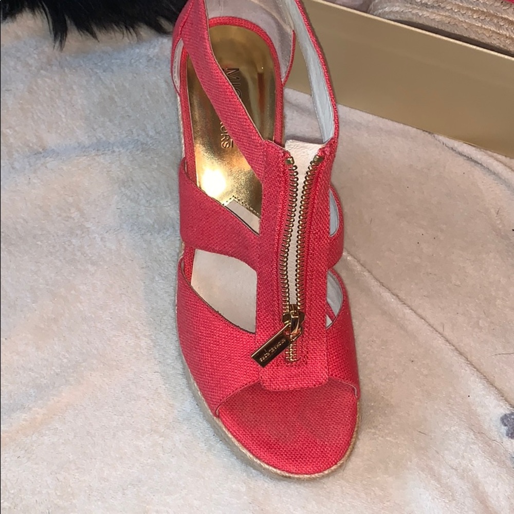 Michael Kors - Picture 2 of 7